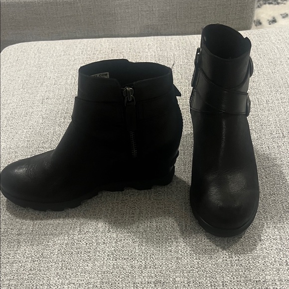 Sorel Black Ankle Boots with Buckle Detail - Picture 4 of 8